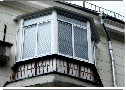 Холодное остекление балкона алюминиевыми окнами с кровлей из профлиста в Подольске