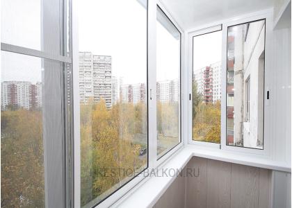 Холодное остекление балкона профилем Provedal с отделкой стен и потолка ламинированными панелями в Подольске