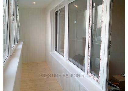 Теплое остекление балкона профилем rehau с утеплением и деревянной отделкой в Подольске