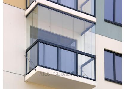 Безрамное остекление балкона с внешней отделкой в Подольске