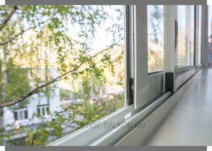 Раздвижное холодное остекление балкона с шумопонижающими отливами в Подольске