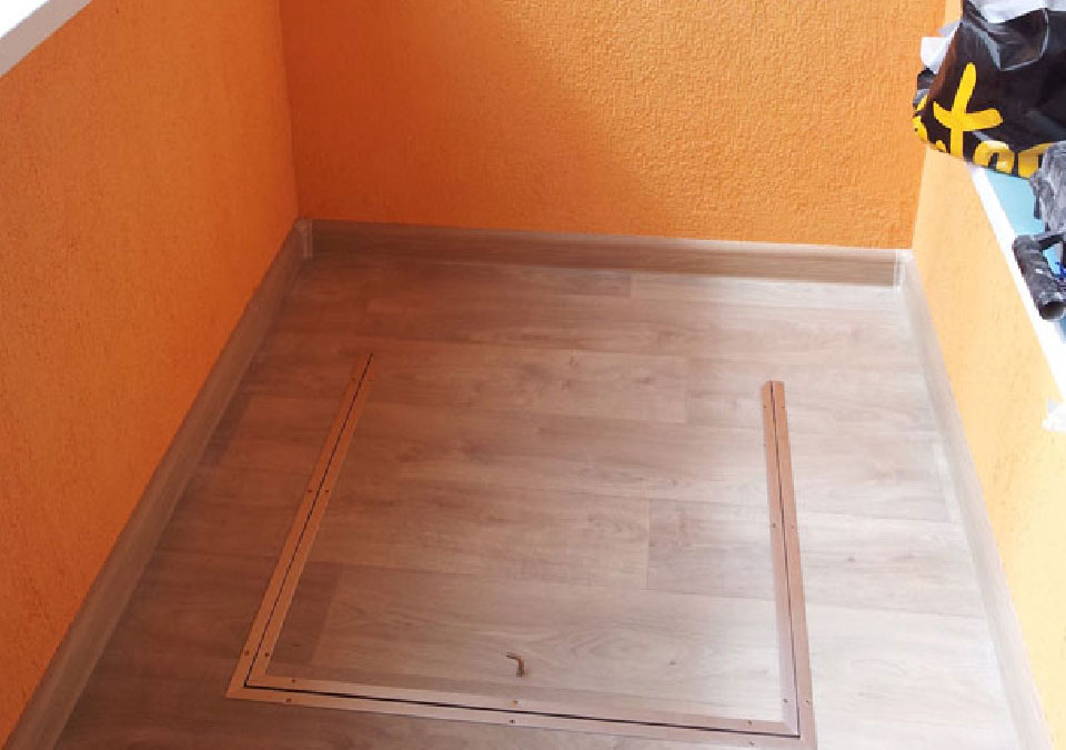 Оформление пожарного люка на балконе и лоджии