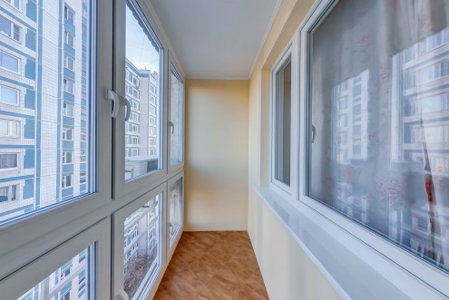 Панорамное остекление балкона с отделкой гипсокартона в Подольске