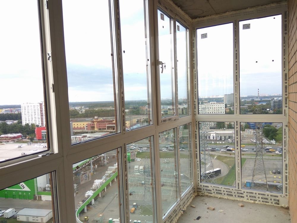 Французское панорамное остекление балкона от пола до потолка в Подольске