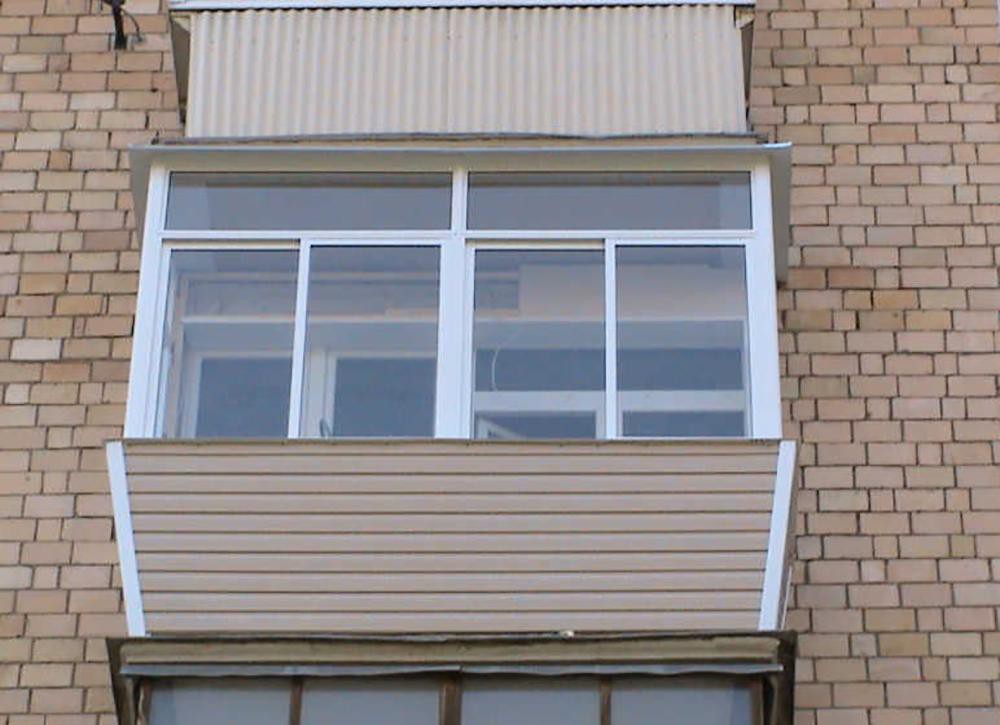 Холодное остекление алюминиевыми окнами с выносом и нащельниками в Подольске