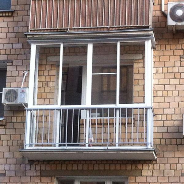 Французское остекление балкона от пола до потолка с ограждением в Подольске