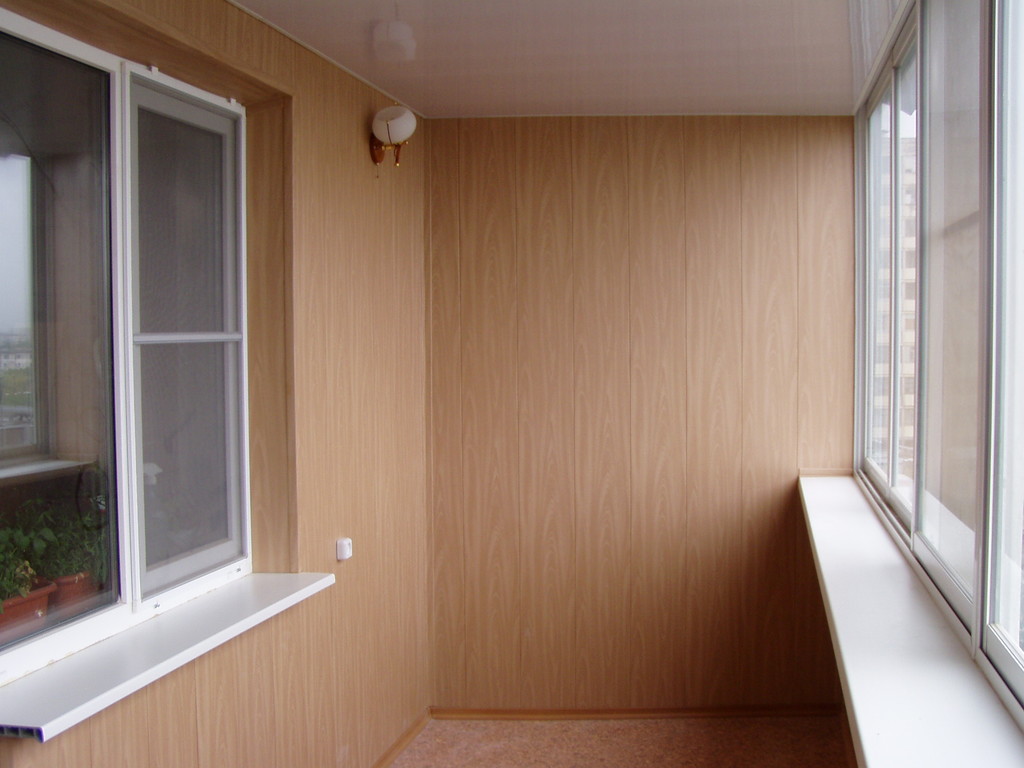 Теплое остекление с утеплением и отделкой ламинированными панелями в Подольске